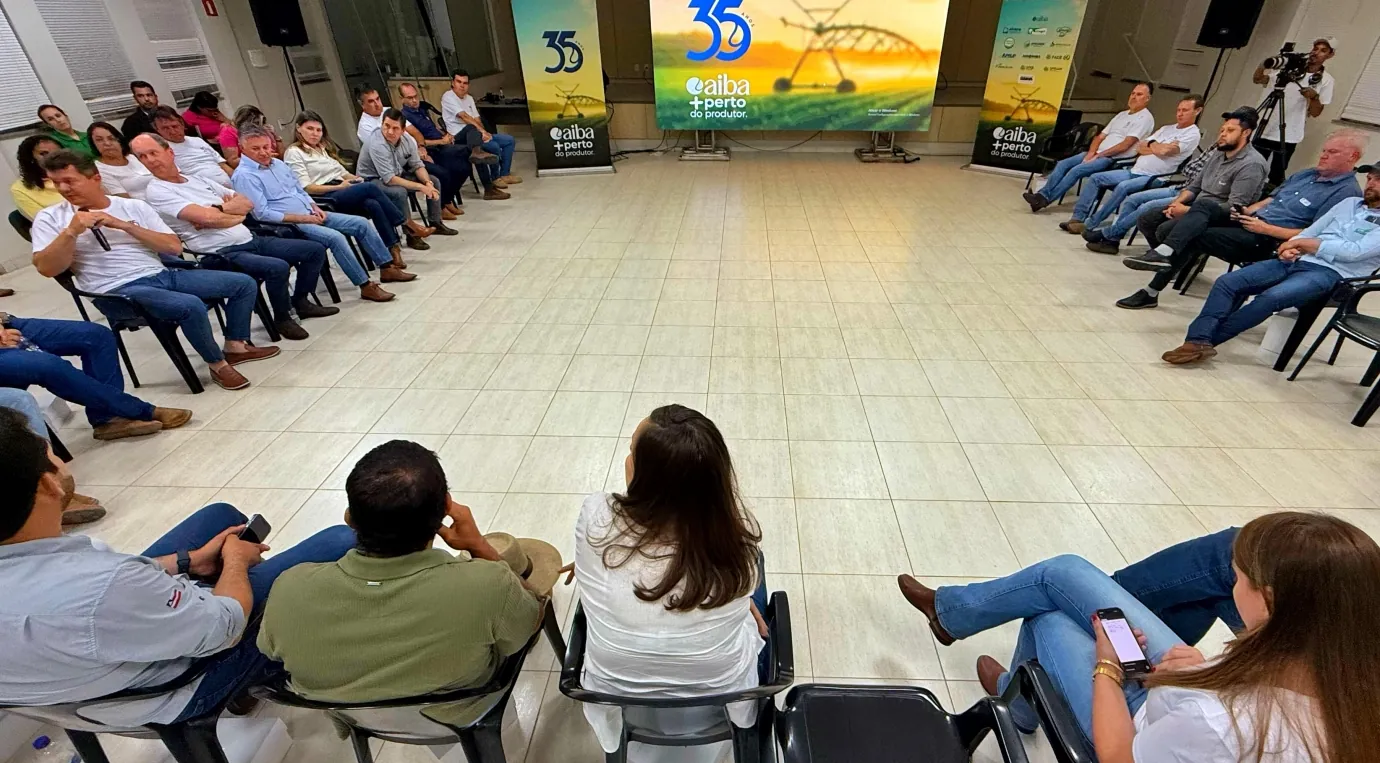 Produtores reunidos em encontro promovido pela AIBA