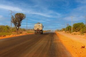 <strong>34 km de asfalto da Linha dos Pivôs estão concluídos</strong>