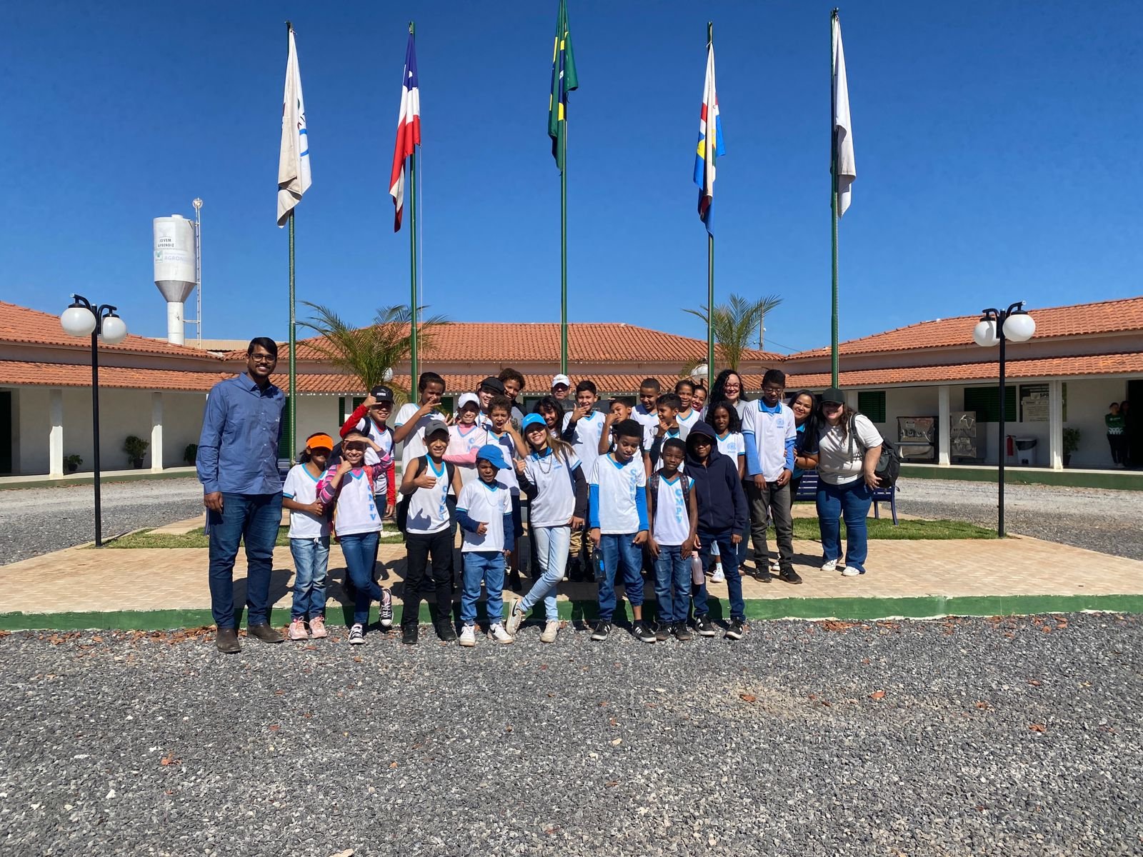 Fazenda Modelo Paulo Mizote recebe estudantes do Colégio Municipal Padre Vieira