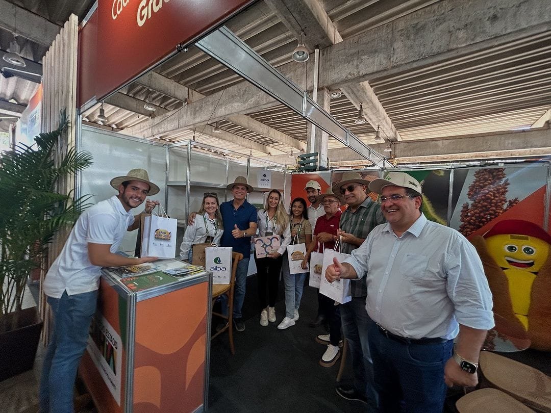 Comissão da agricultura visita o estande da Aiba na Fenagro