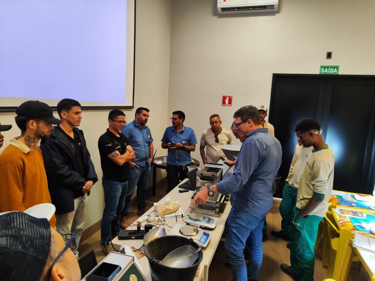 Produtores associados da Aiba da região de Placas recebem curso de Classificação e Padronização de Grãos