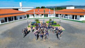 Grupo de Escoteiros Raízes do Agro aprendem colocando a mão na terra durante atividade na Fazenda Modelo em Barreiras