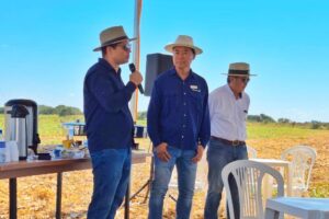 Aiba fortalece atuação técnica em Encontro sobre Híbridos de Sorgo em Barreiras