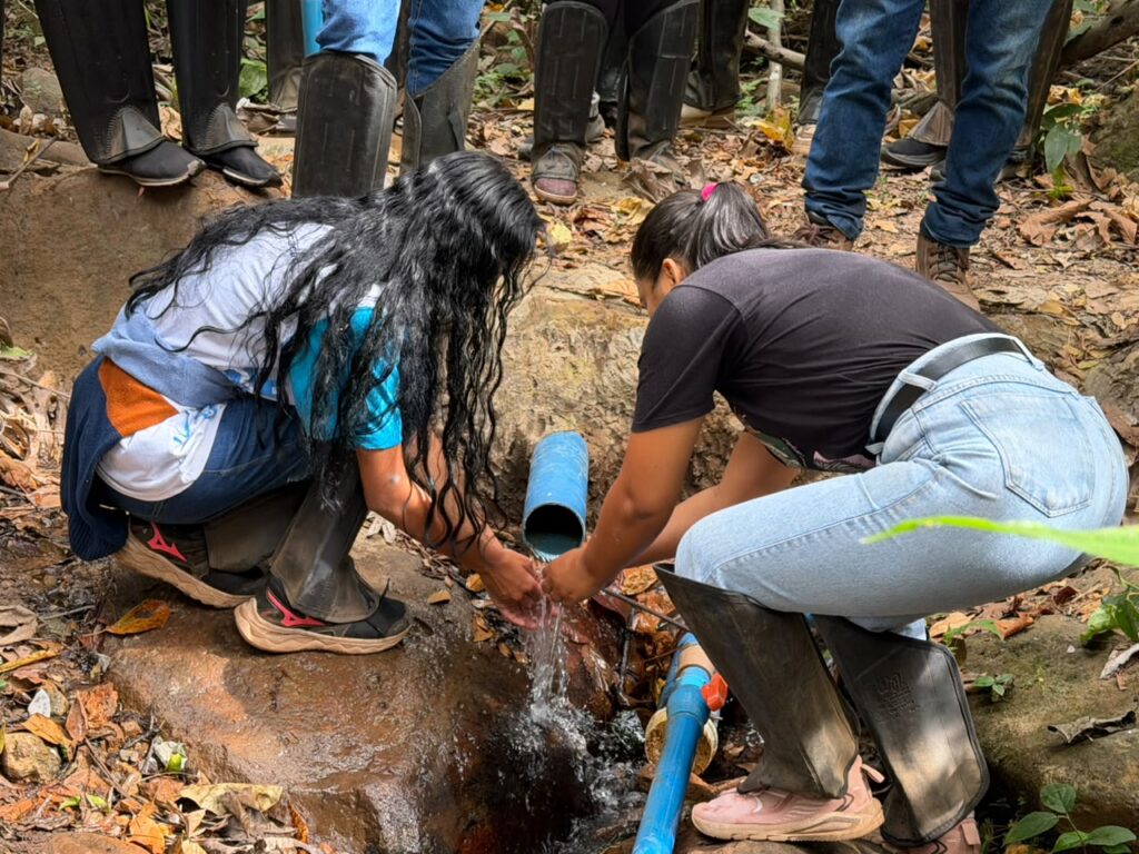Visita à nascente em São Desidério reforça o compromisso e monitoramento da Aiba com a preservação do meio ambiente
