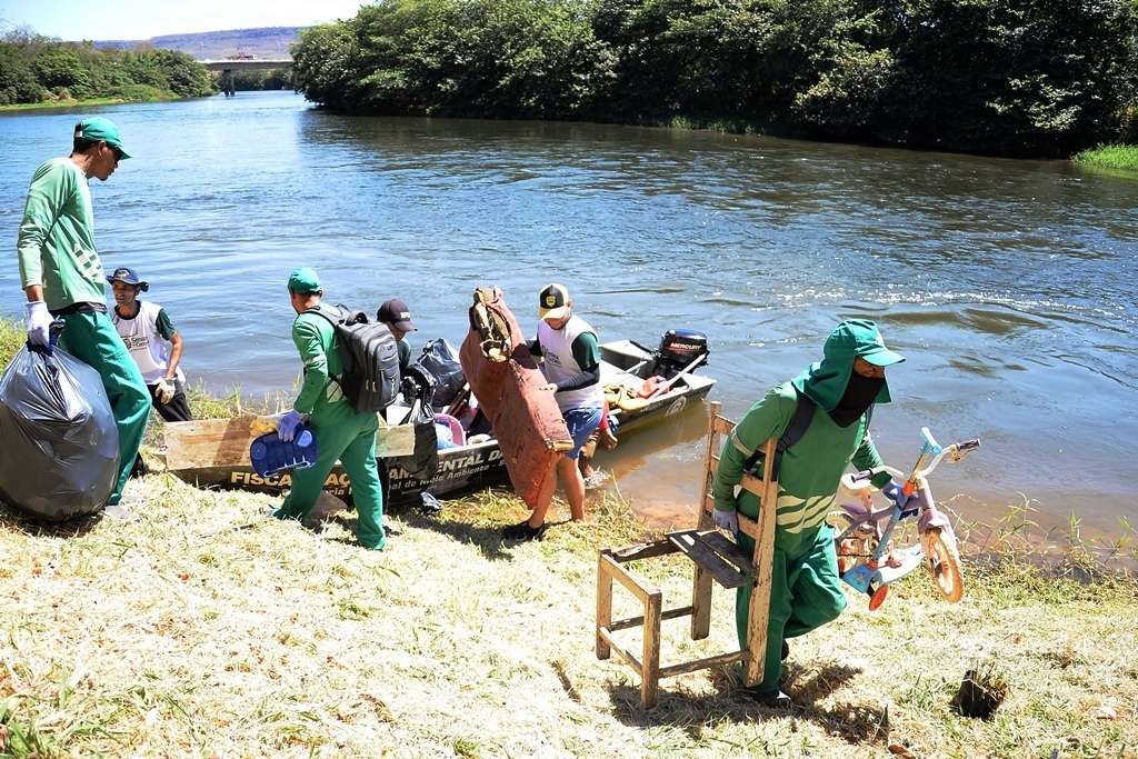 Ação da Prefeitura Municipal de Barreiras com apoio da Aiba retira mais de 4 toneladas de resíduos do Rio Grande