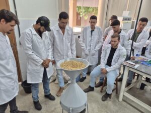 Aiba promove curso de Classificação de Grãos para soja e milho durante Semana de Estudos Temáticos da Ufob, em Barra