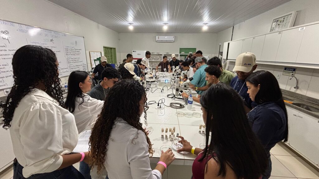 Laboratório de entomologia da Fazenda Modelo Paulo Mizote