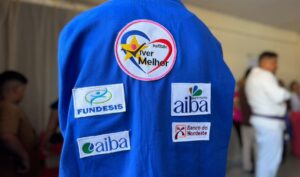 Fundesis entrega materiais esportivos e sistema de monitoramento para projeto social em Barreiras